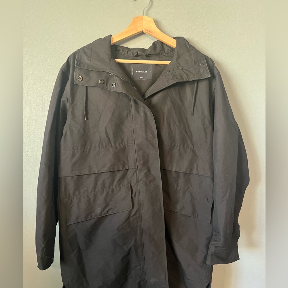 Everlane ReNew Anorak Rain Coat in Black